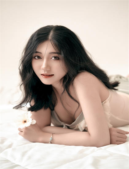 表演艺术解析：《潜入豪门：我被哥哥宠翻了》的群像表演的整体效果与个体特色 感受表演的情感力量